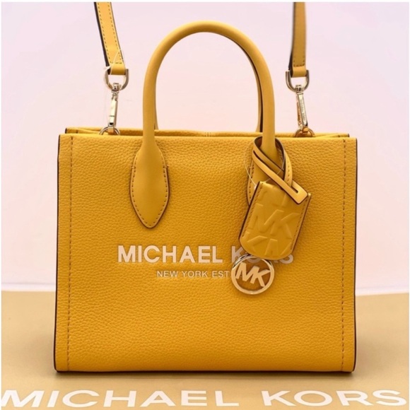 Michael Kors Mirella Small Shopper
Top Zip Tote Crossbody Jasmine
Yellow - Picture 4 of 11